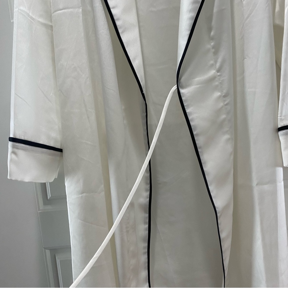 Kate Spade Robe - Picture 3 of 5